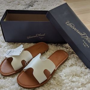 Universal Thread Sandals